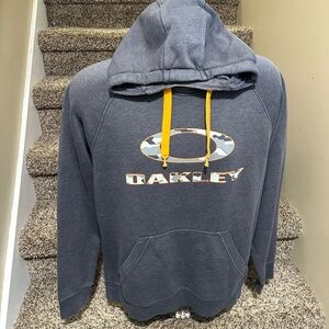 Classic men’s *OAKLEY* soft athletic style pullover soft hoodie sweatshirt - L